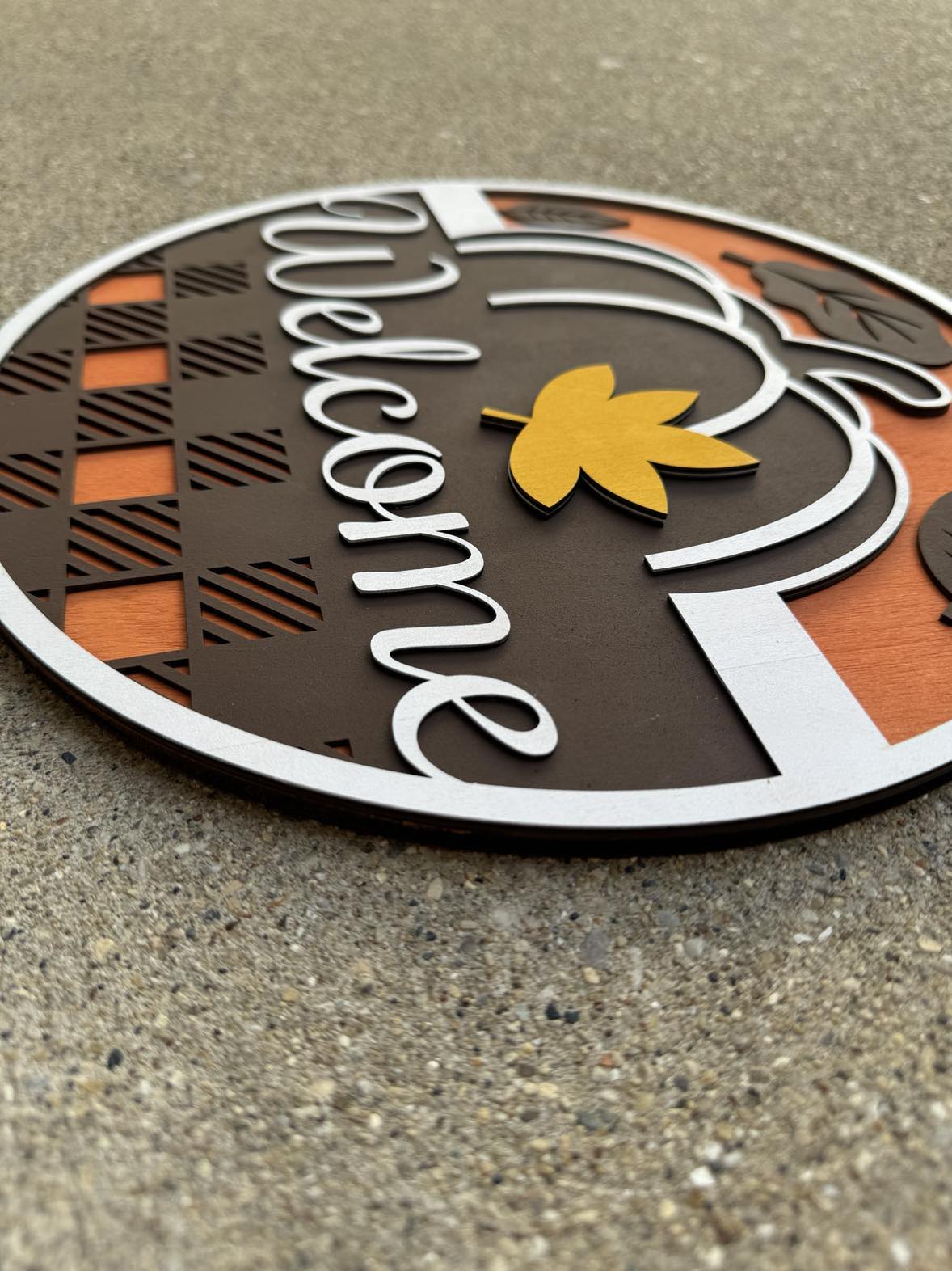 Plaid Pumpkin Welcome Round